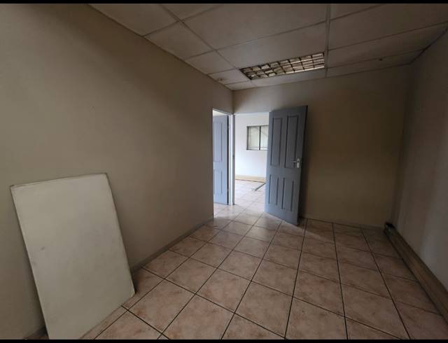 720M² WAREHOUSE TO LET IN RAND LEASE